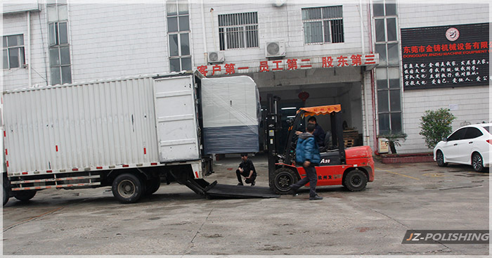 第一批手机壳自动抛光机正在装车
